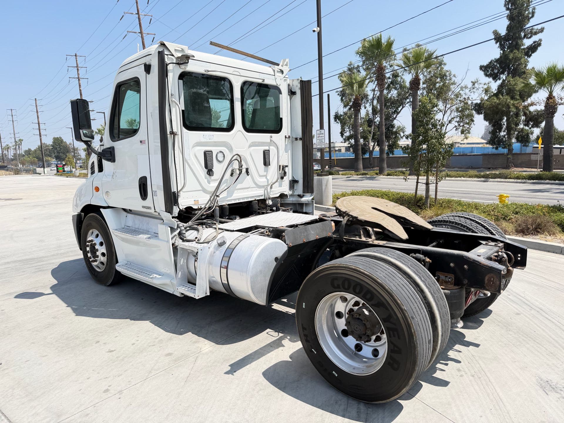 2015 Freightliner M2 image 3