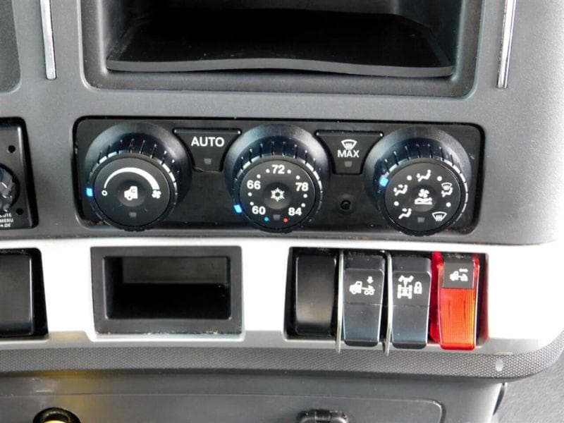 2023 Kenworth T600 image 29