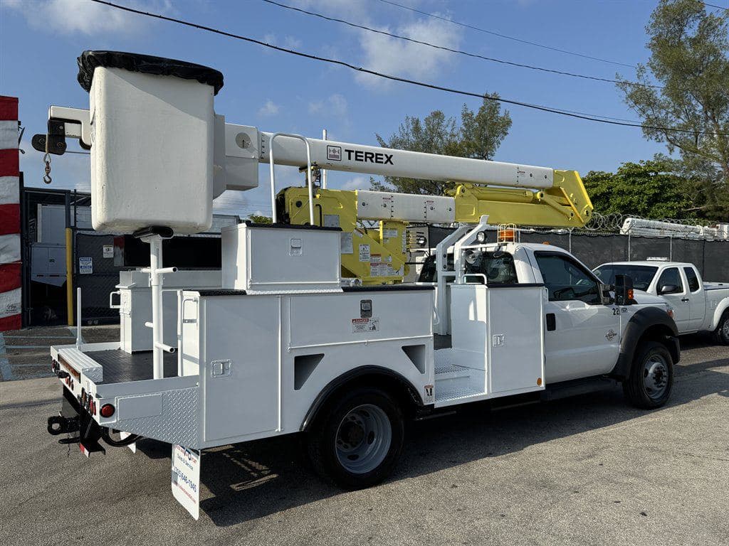 2016 Ford F550 image 13