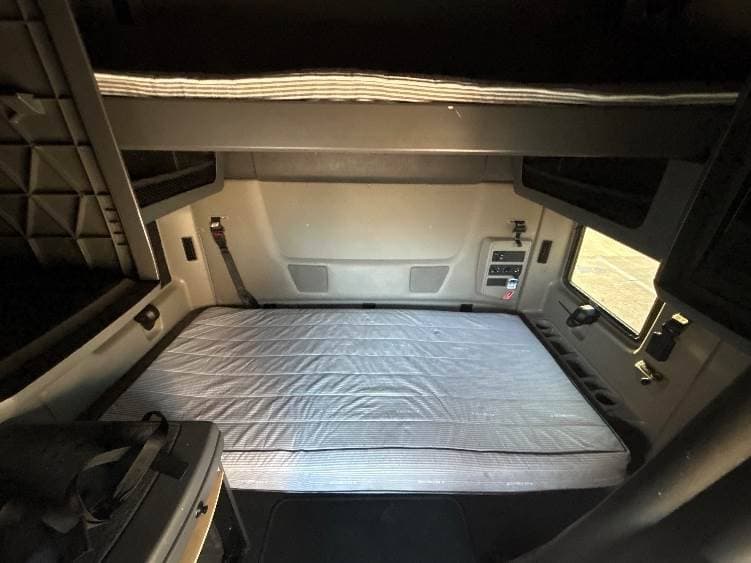 2023 International LT62F image 7
