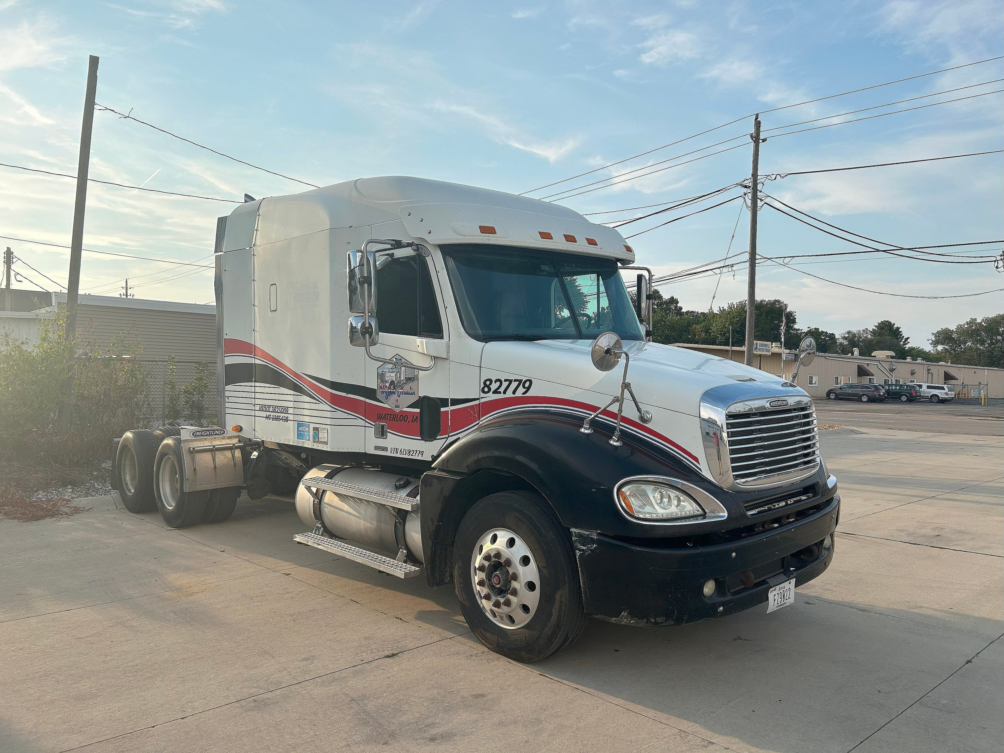 2006 Freightliner Columbia CL120 image 4