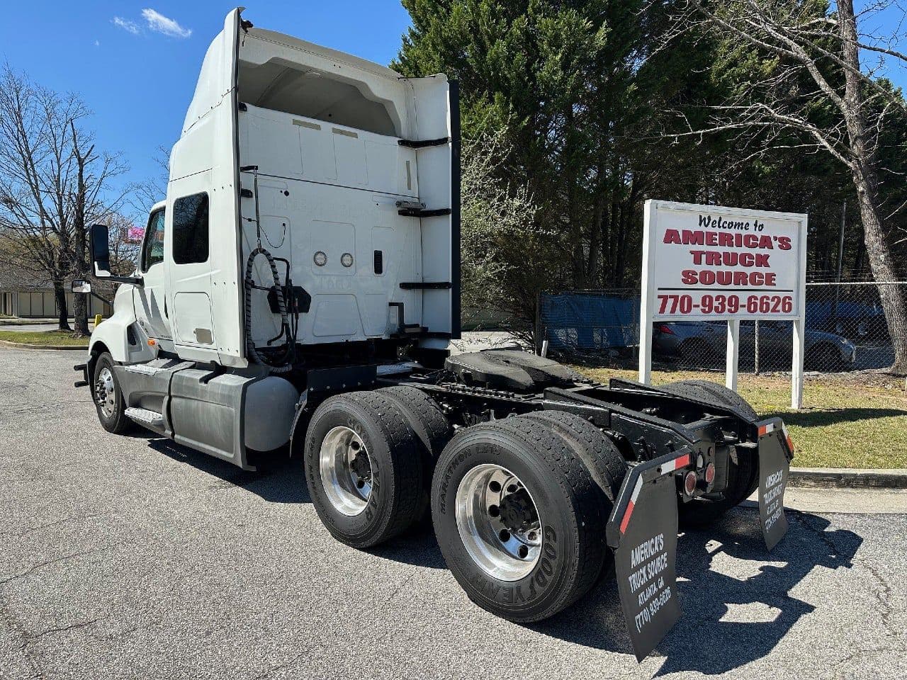 2018 International LT625 image 5