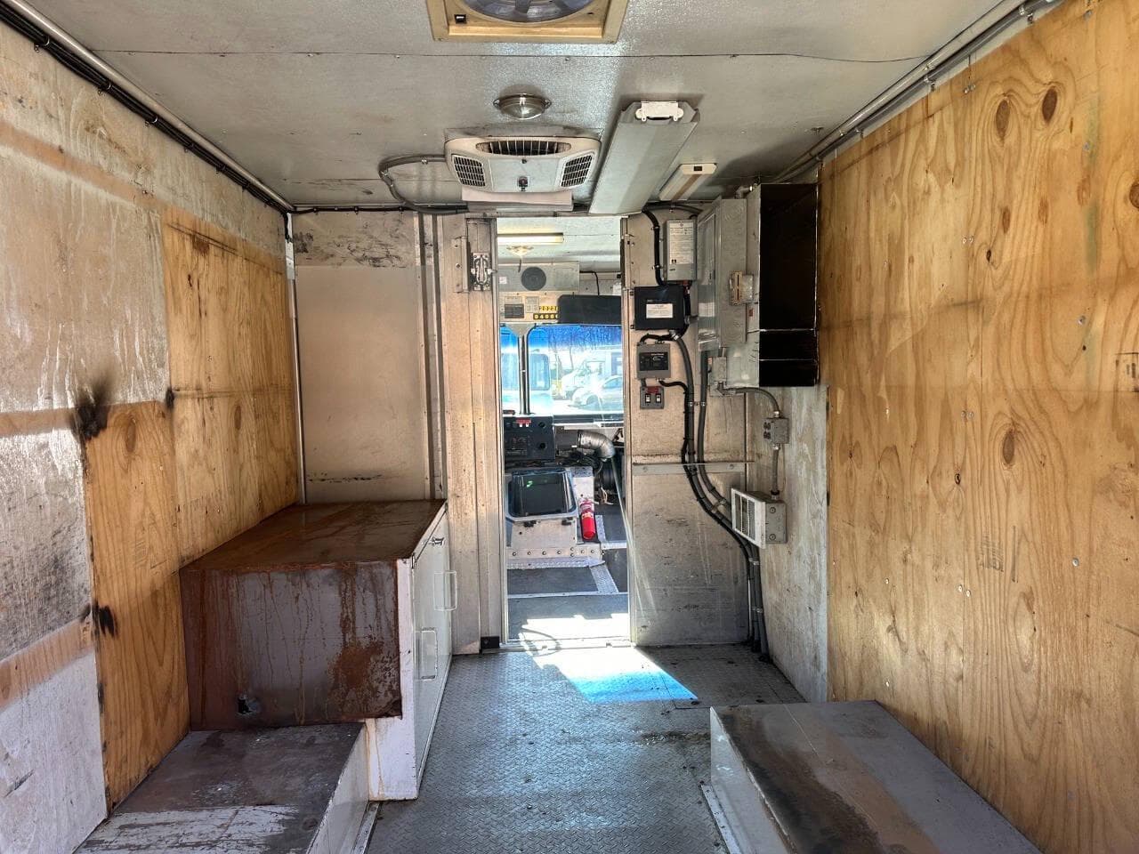 2010 Freightliner MT45 image 12