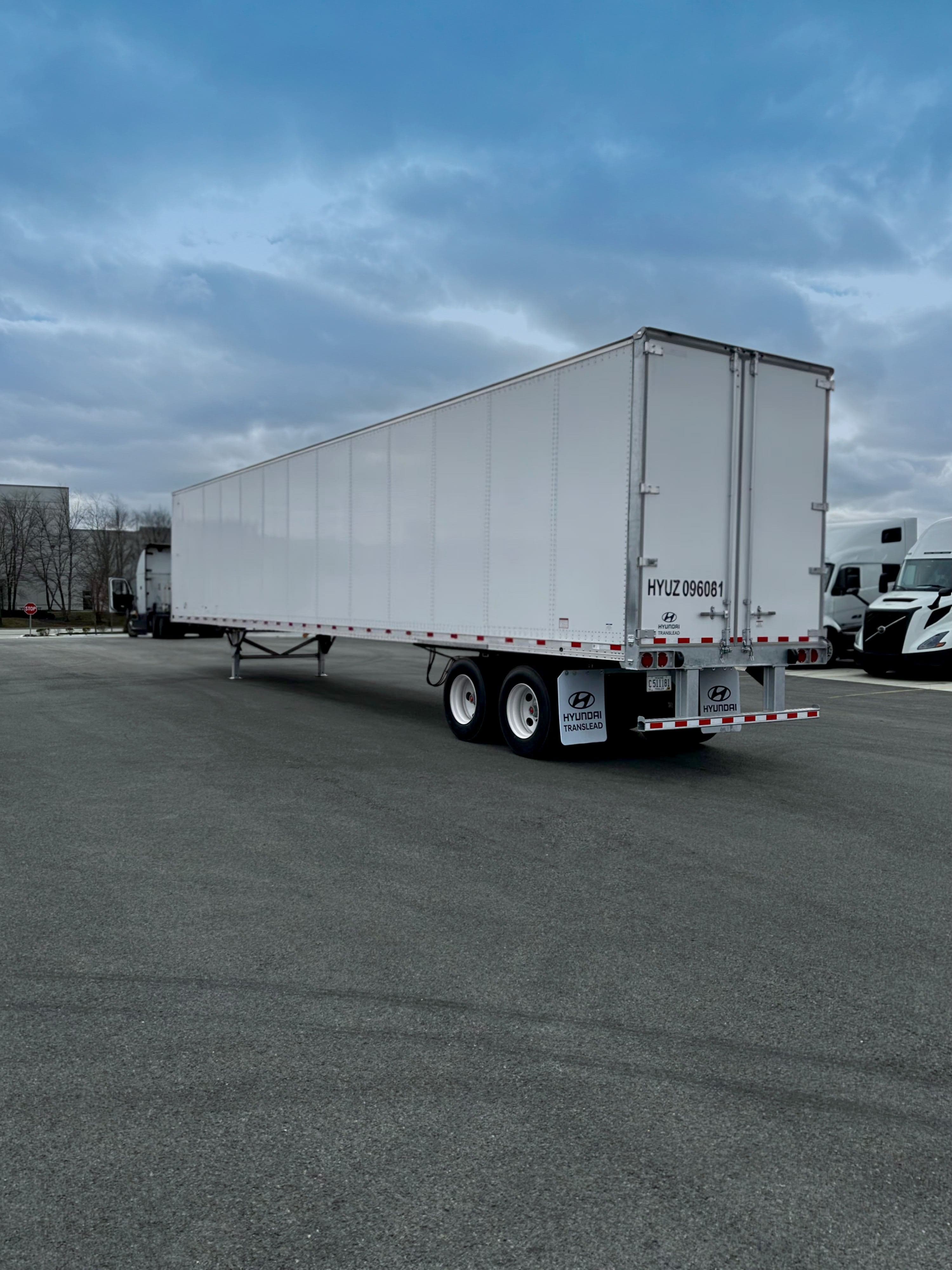 2026 Hyundai 53` Dry Van image 3