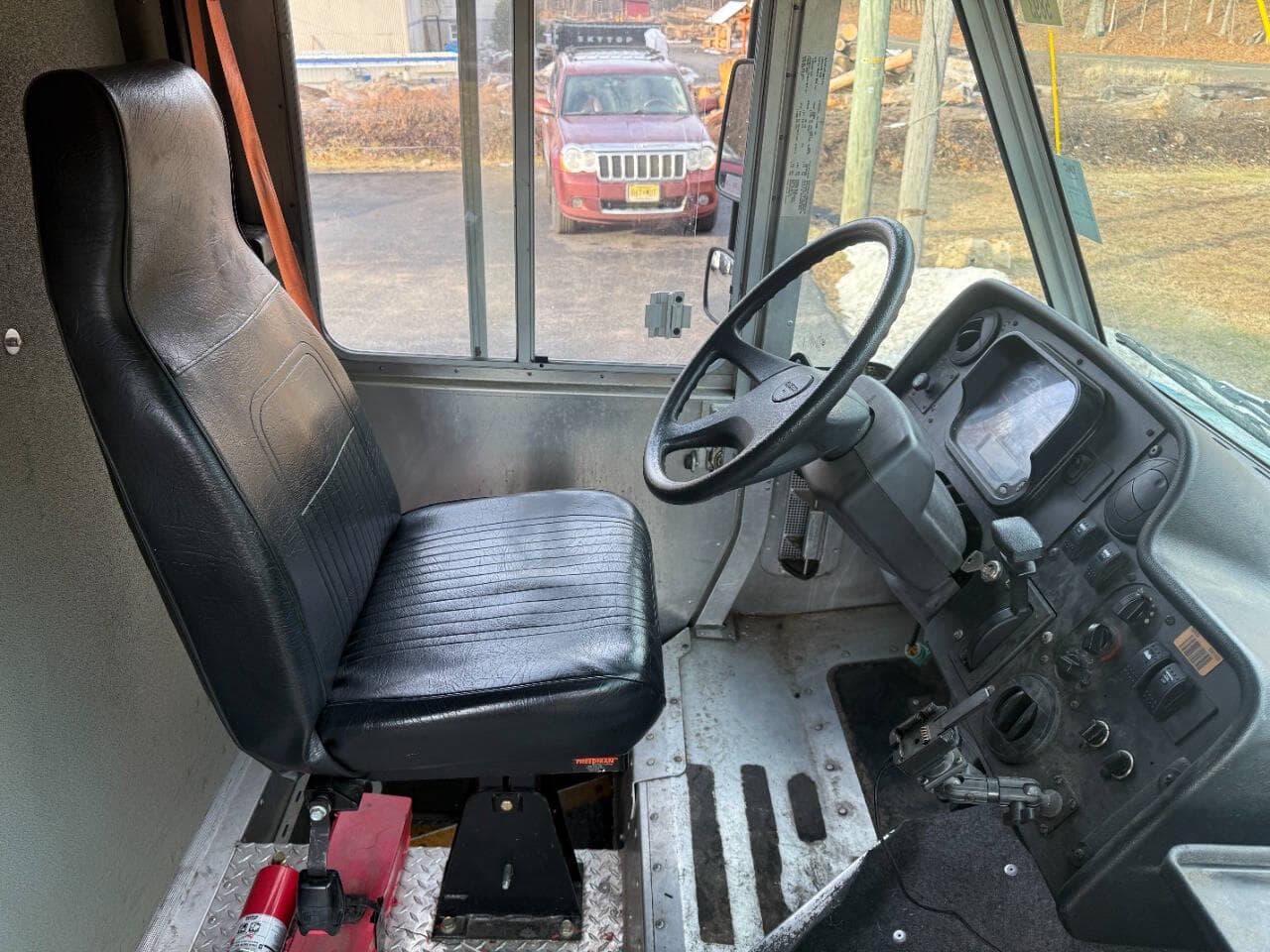 2018 Freightliner MT45 image 24