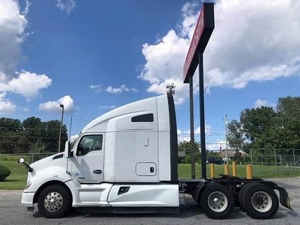 2020 Kenworth T680 image 2