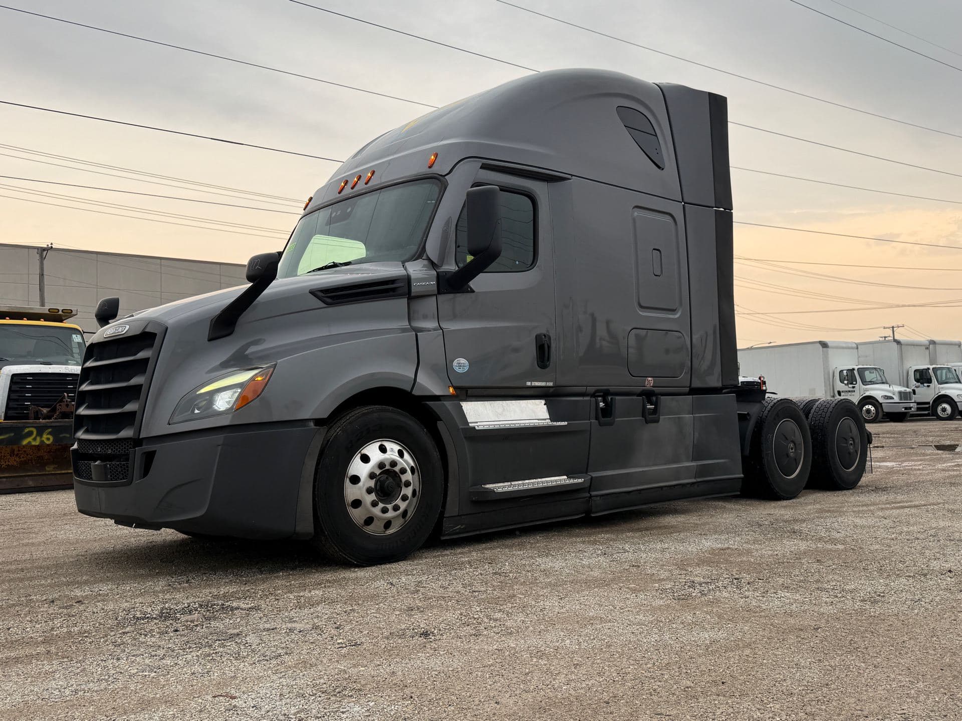 2022 Freightliner - 432k - 12k Hours - 455 HP image 14