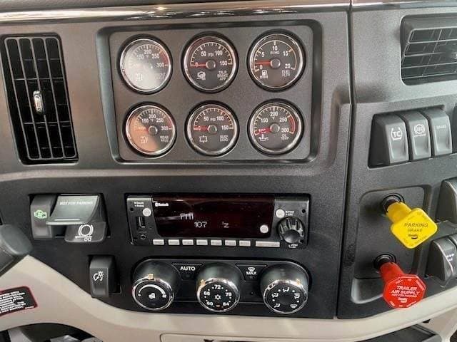 2026 Peterbilt 589 image 7