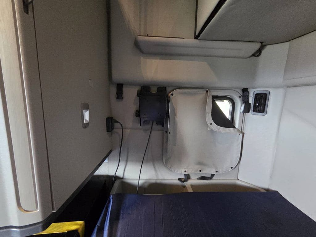Used 2023 PETERBILT 579 image 22