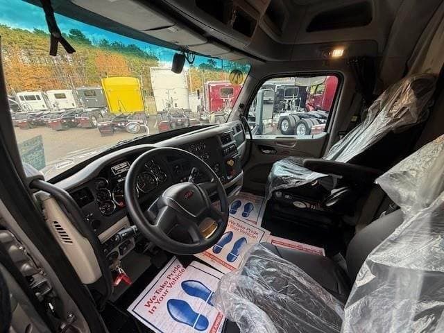 2021 Peterbilt 567 image 10