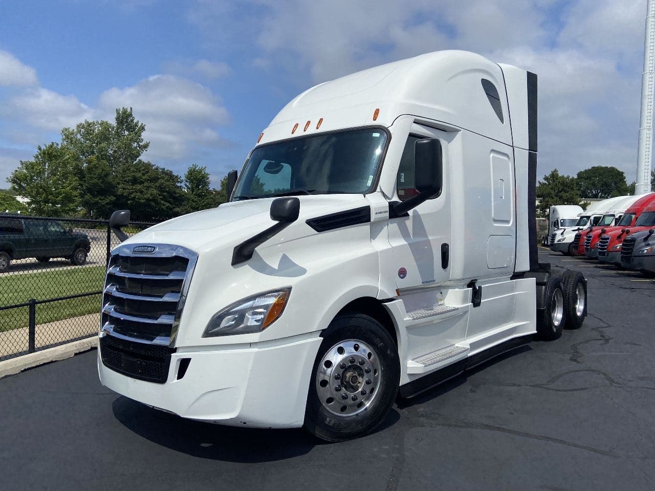 2020 Freightliner Cascadia image 1