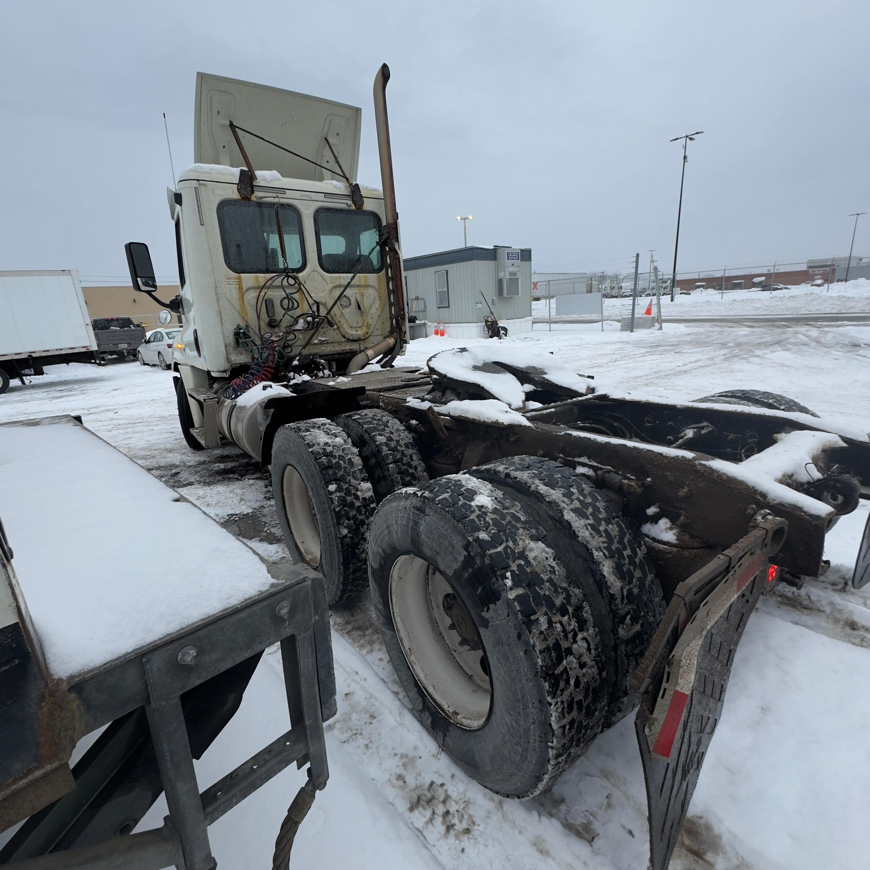 Used 2019 FREIGHTLINER/MERCEDES Conventional - Day Cab - CASCADIA 125 image 7