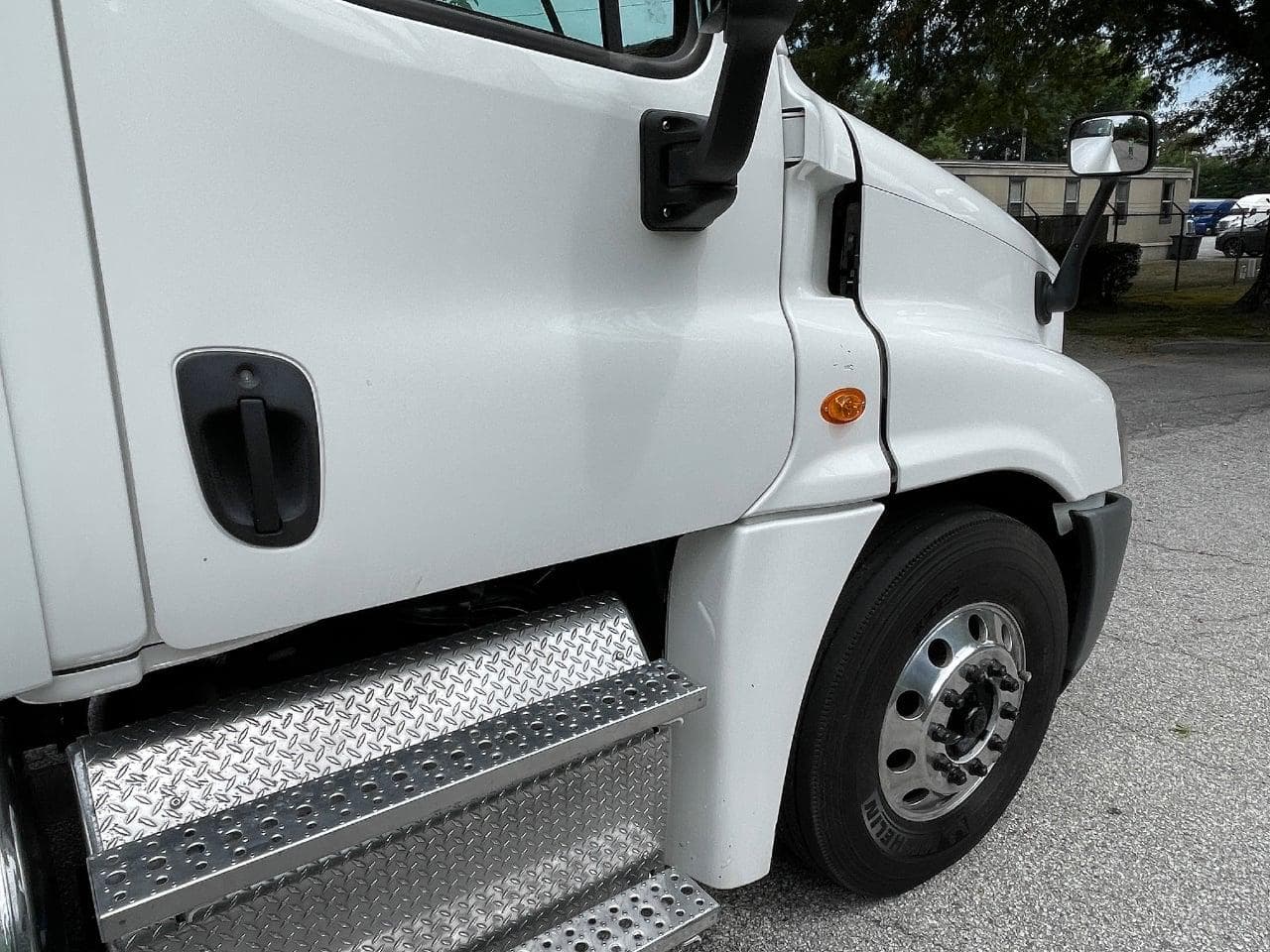 2018 Freightliner Cascadia 125 image 13