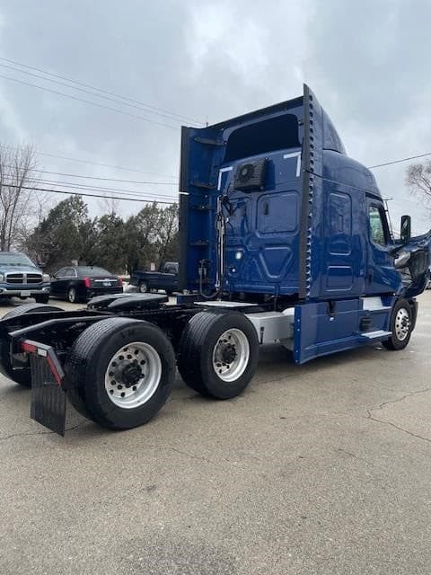 2021 Freightliner Cascadia 116 image 4