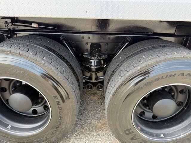 2024 Kenworth T880 image 9