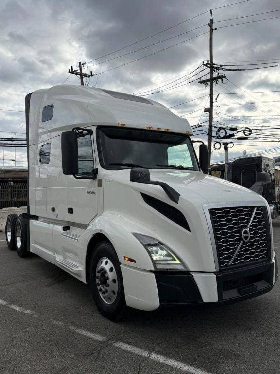 2022 Volvo VNL image 1