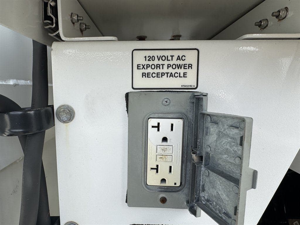 2018 Freightliner M2-106 image 26