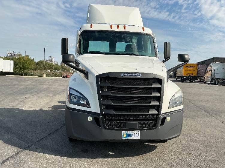 2021 Freightliner Cascadia image 10