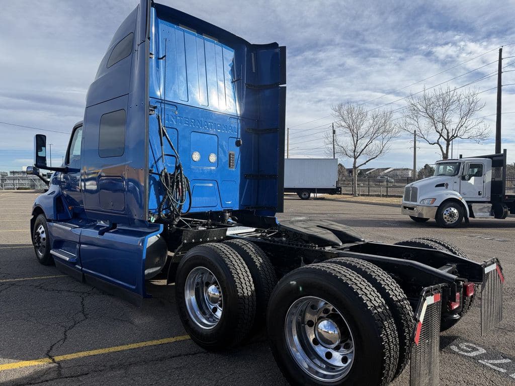 Used 2021 INTERNATIONAL LT625 image 18