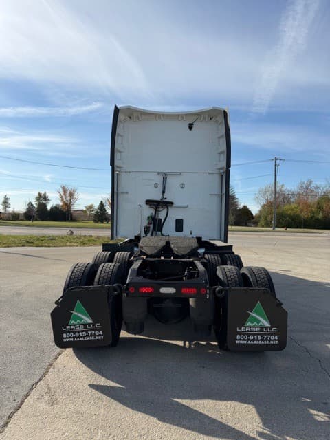 2023 Peterbilt 579 image 6