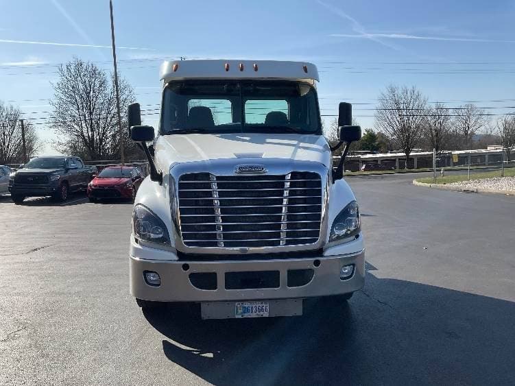 2018 Freightliner Cascadia image 11