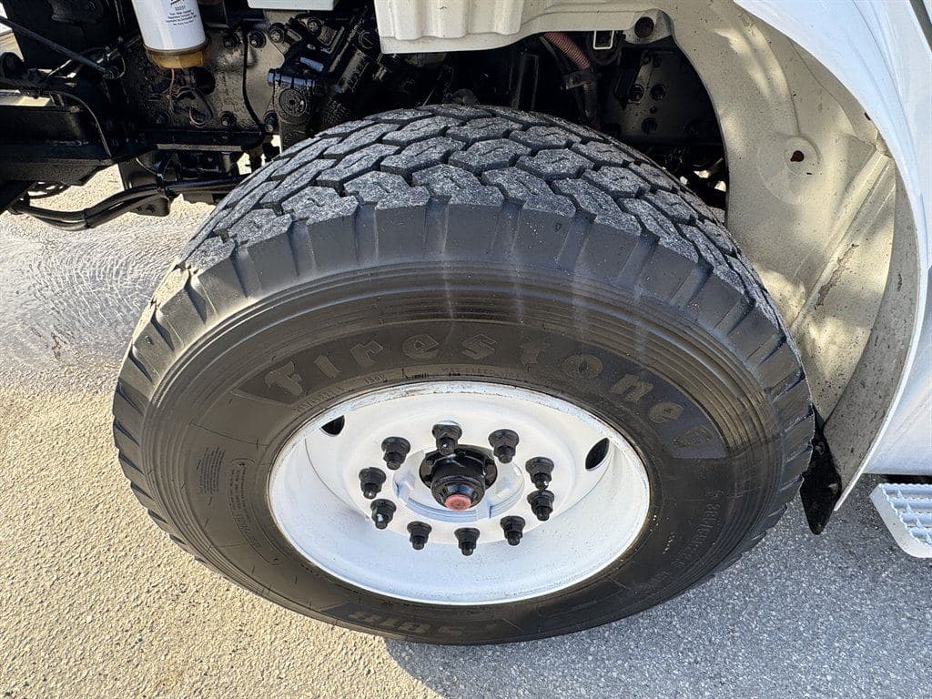 2016 Freightliner M2 106 image 39