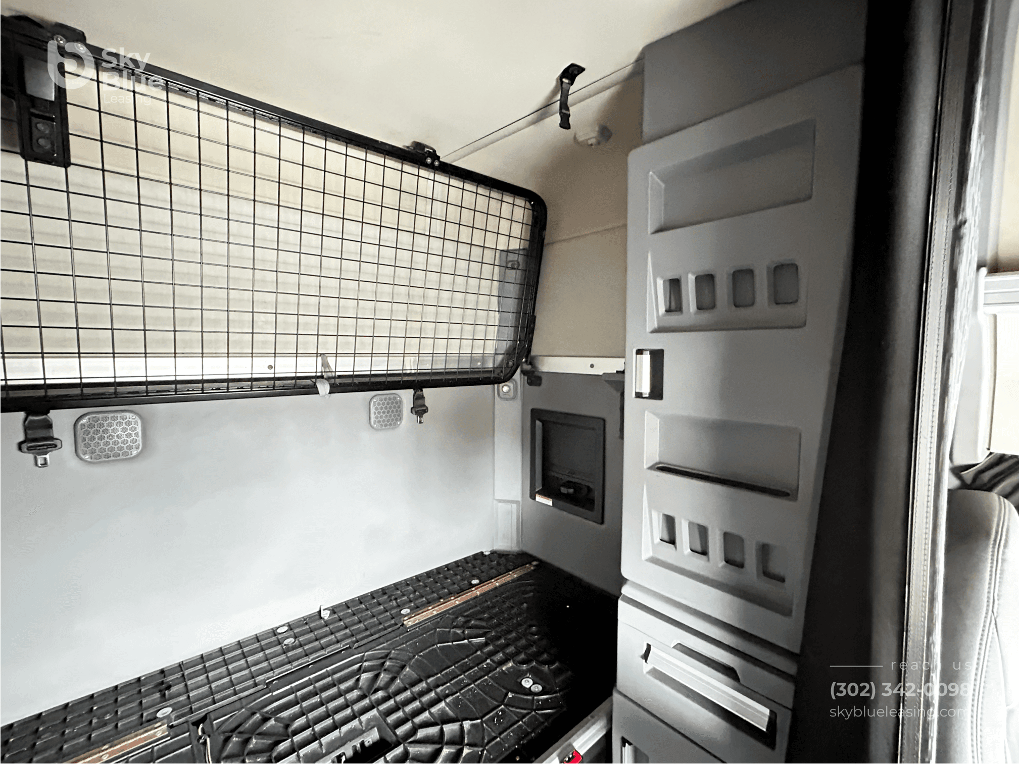 2023 Mack Anthem image 10