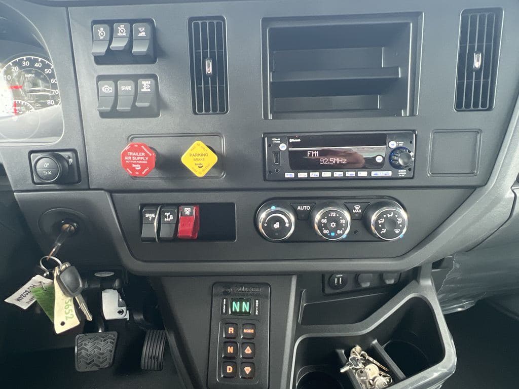 New 2026 KENWORTH T280 image 12