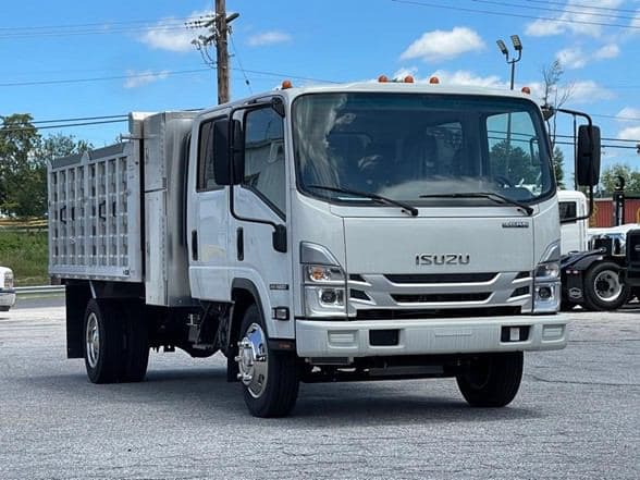 2024 Isuzu NRR image 2