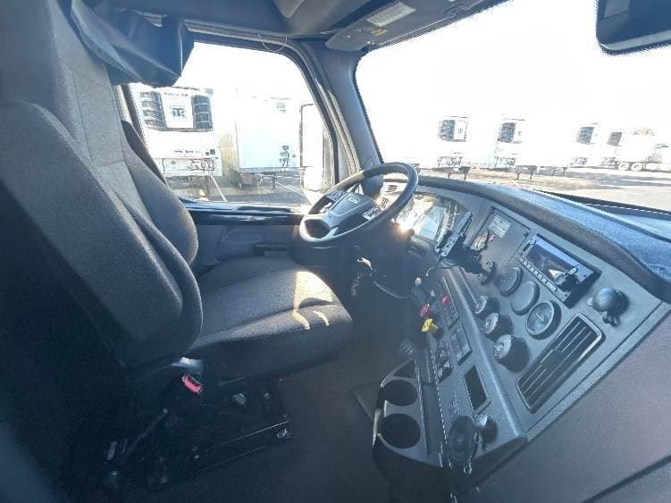 2023 Freightliner Cascadia 126 image 5