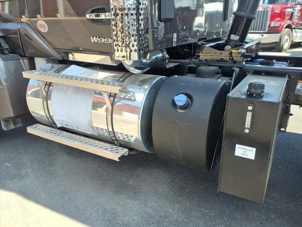 2026 Kenworth W990 image 10