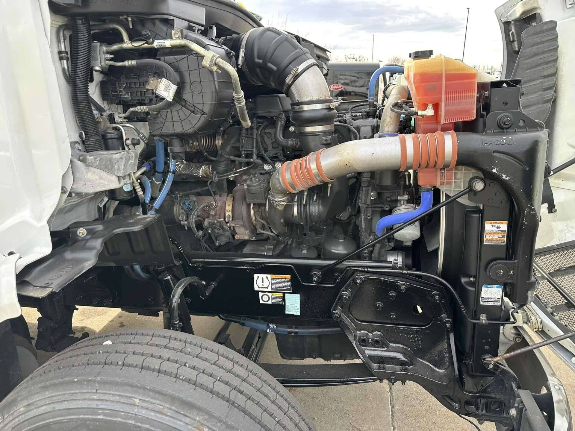 2021 Peterbilt 579 image 6