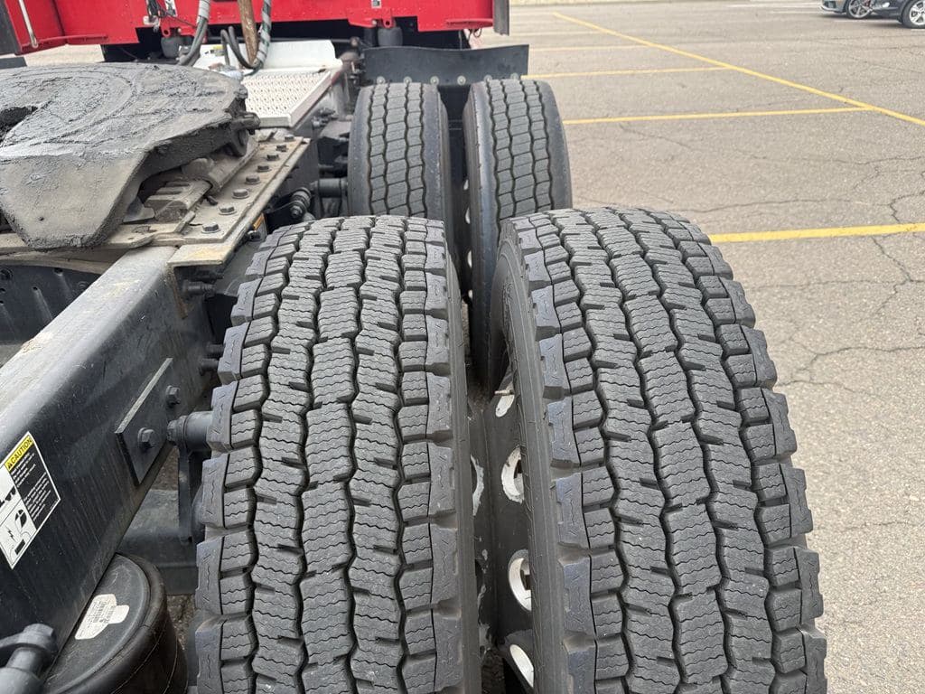 Used 2022 PETERBILT 579 image 7