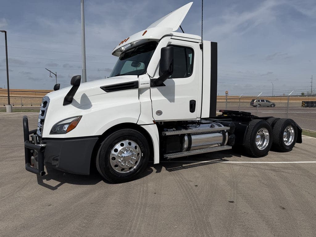 Used 2022 FREIGHTLINER PT126064S T image 20
