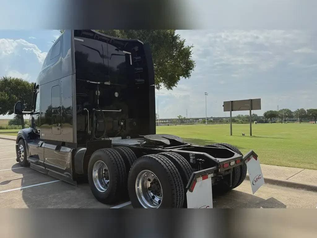 2022 Peterbilt 579 image 4