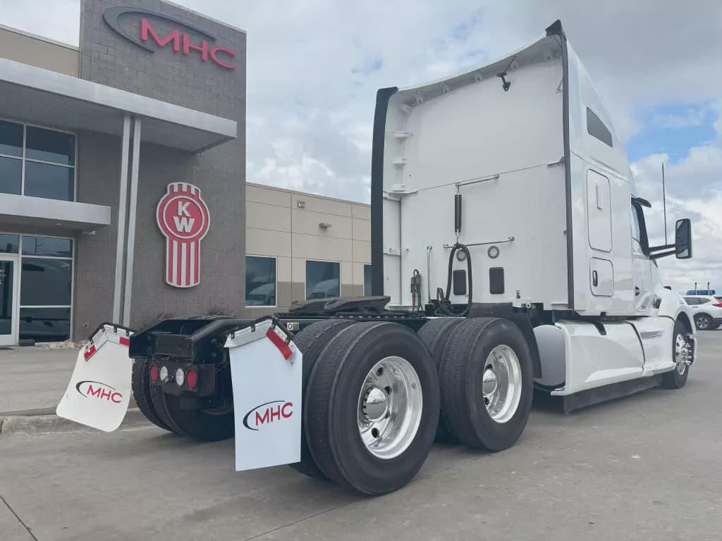 2022 Kenworth T680 image 4