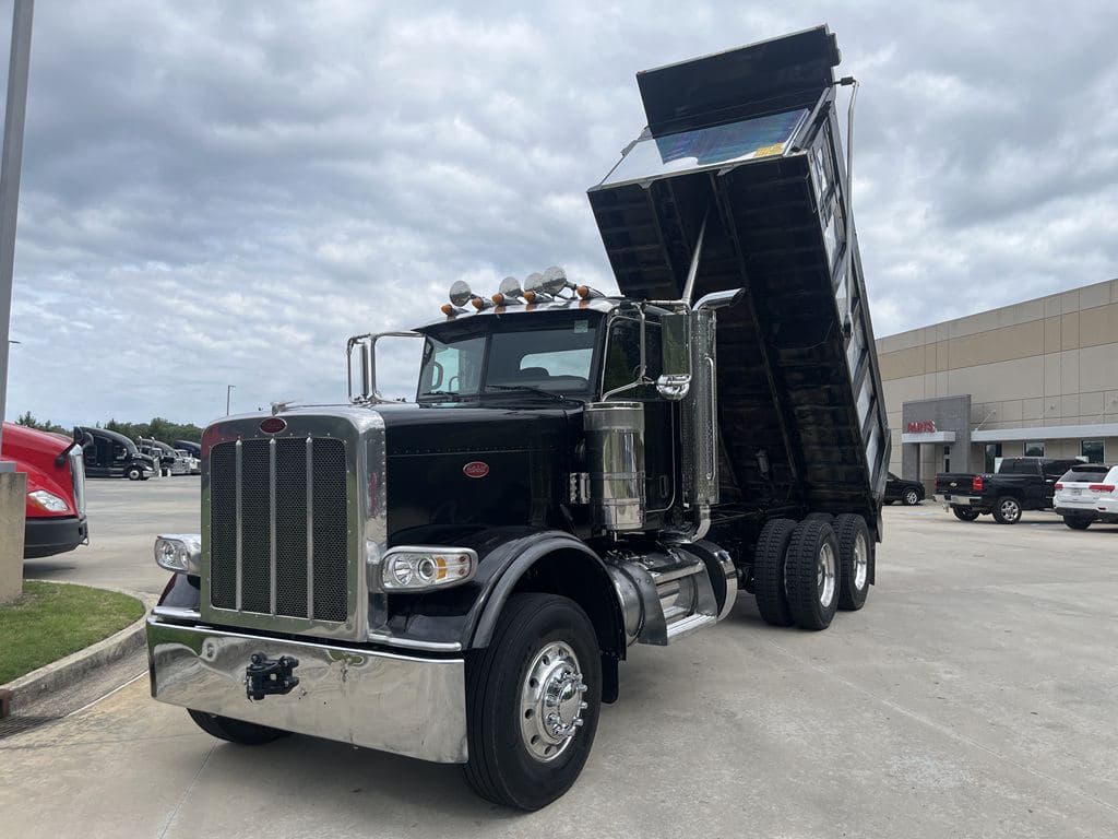 Used 2024 PETERBILT 389 image 15