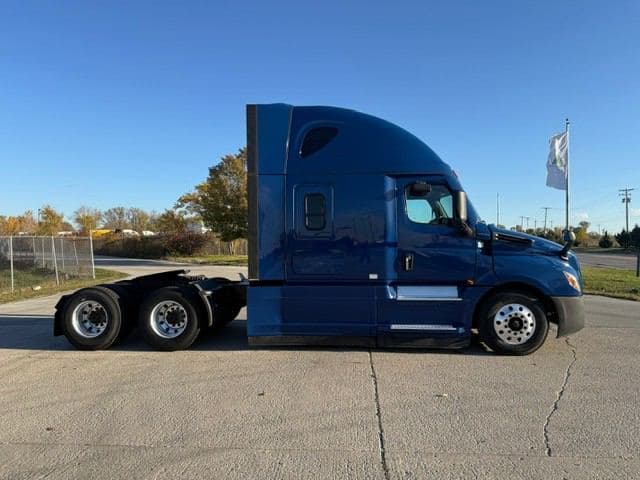 2022 Freightliner Cascadia image 4