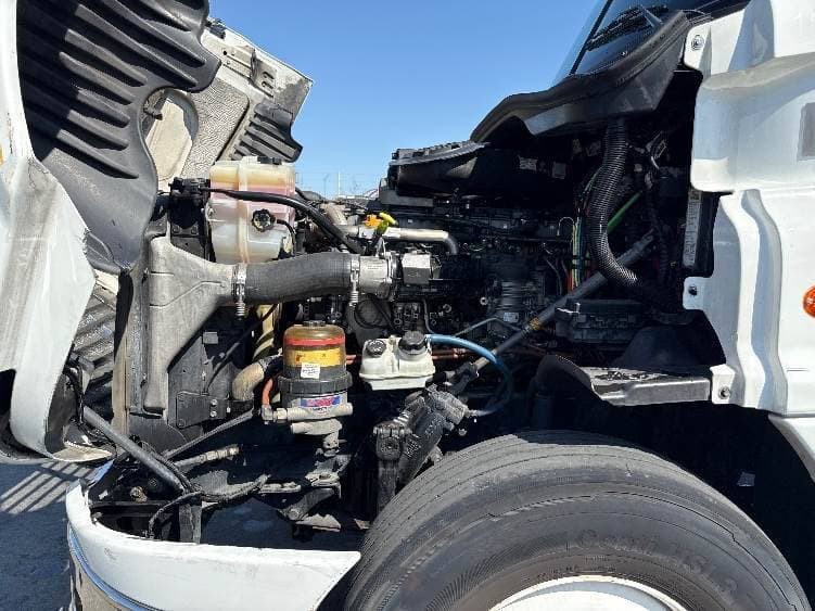 2018 Freightliner Cascadia image 2