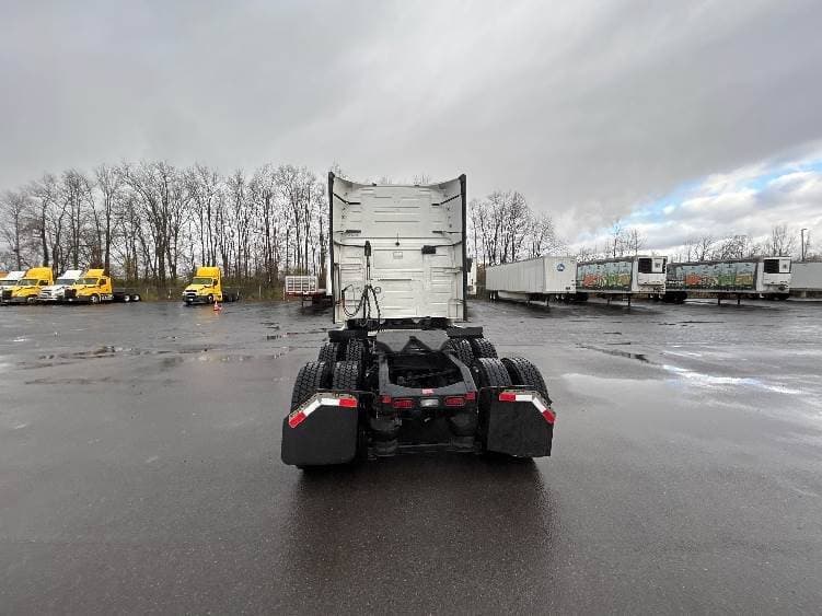 2022 Volvo VNL image 5