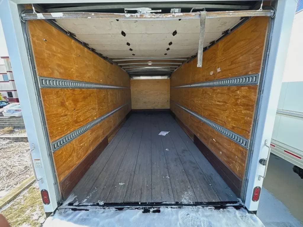 Used 2021 MITSUBISHI FUSO Box Truck - Straight Truck, Moving Van, Cabover Truck - COE - FE180G For Sale image 5