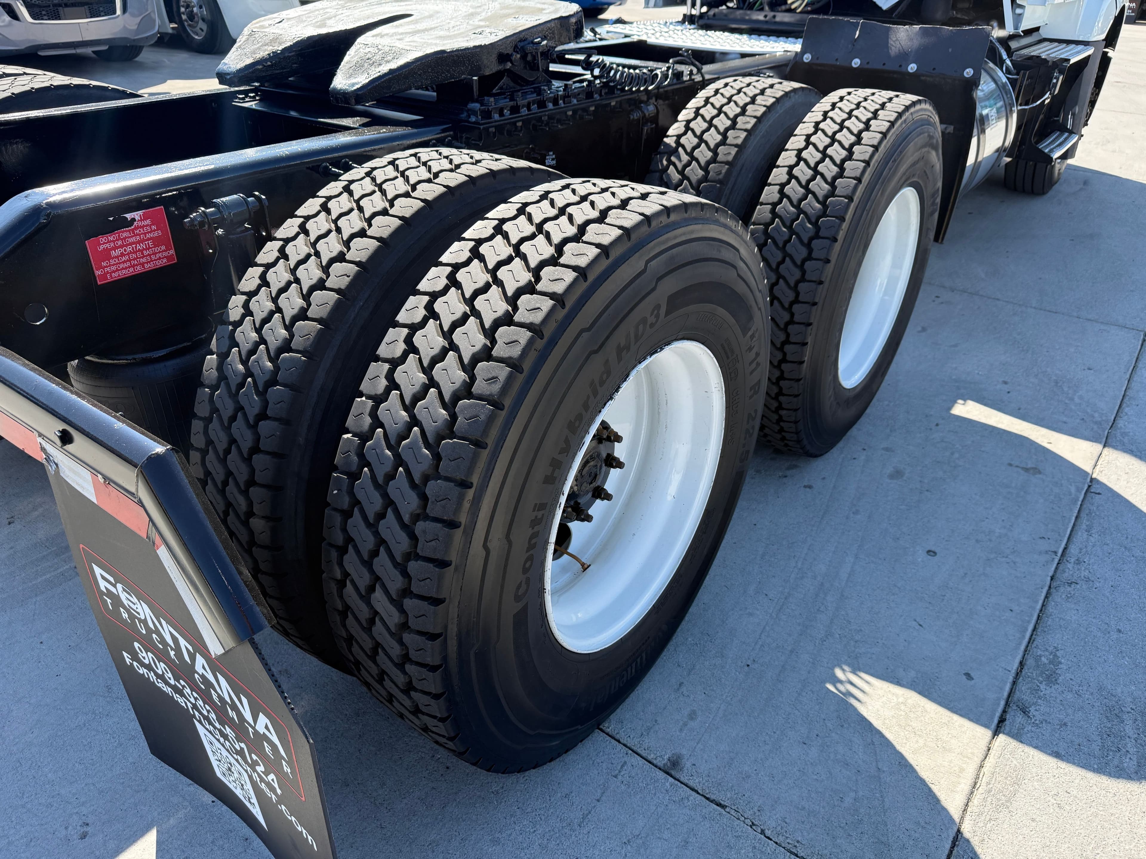 2019 Volvo VNL64T300 image 13