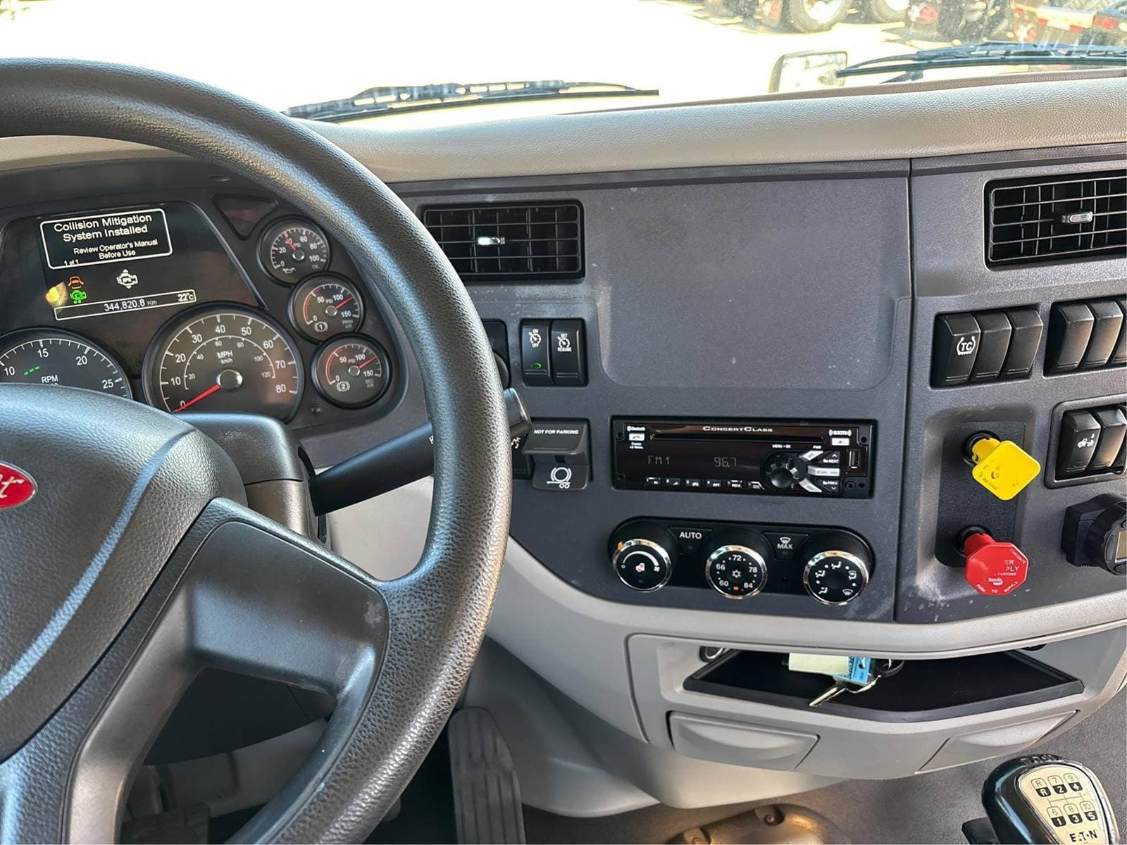 2020 Peterbilt 579 image 10
