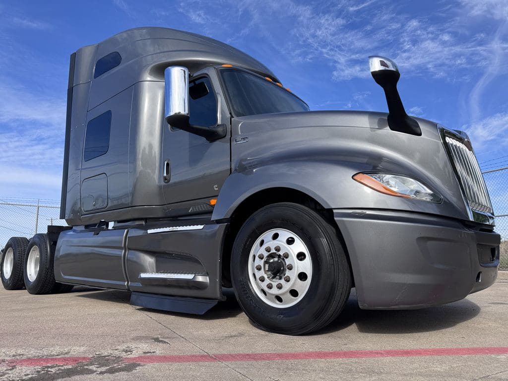 Used 2021 INTERNATIONAL LT625 image 11