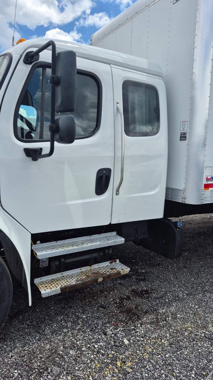 2021 Freightliner M2 image 1