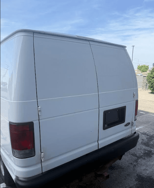 2007 Ford E-150 image 2