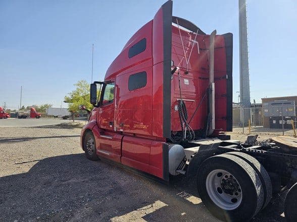 2023 Volvo VNL64T760 image 7