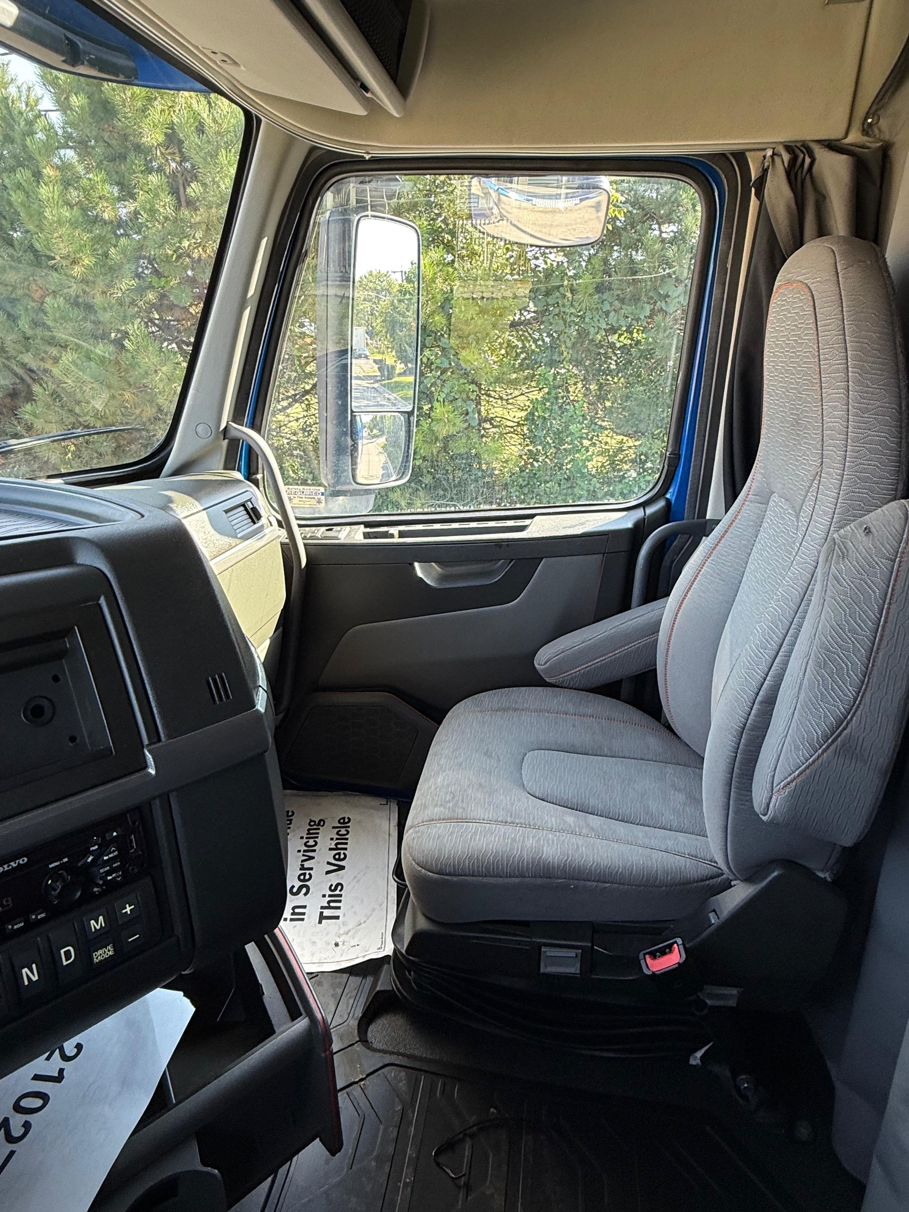 2022 Kenworth T680 image 8