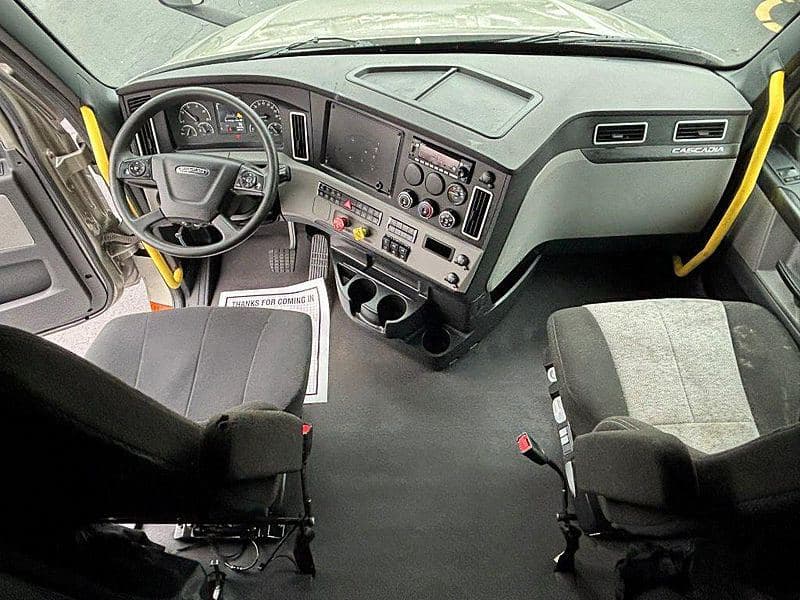 2023 Freightliner Cascadia 126 image 7