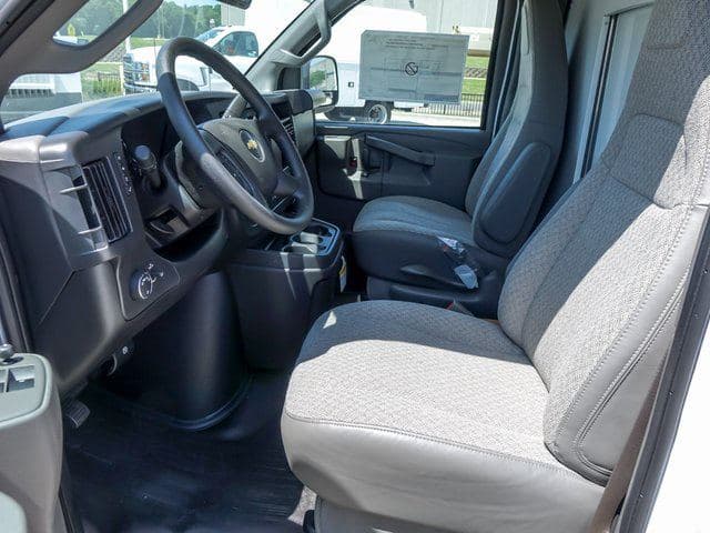 2025 Chevrolet Express 3500 Work Van Cutaway image 10
